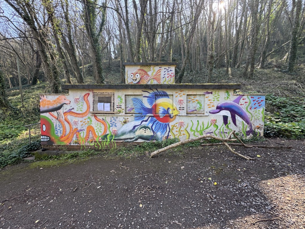 Lot: 34 - FORMER BEACH TOILET BLOCK - Former toilet block